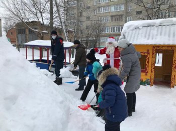 Расчищаем мы завалы...